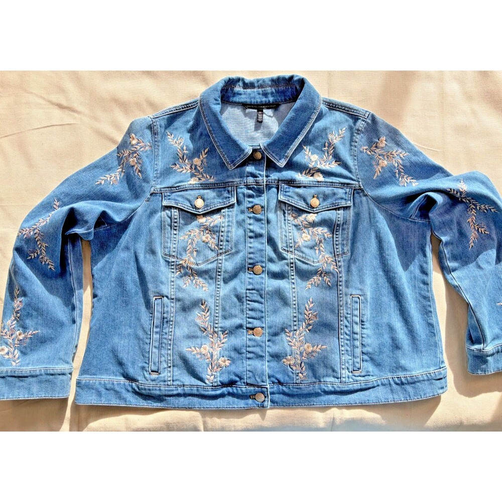 White House Black Market Women's Embroidered Denim Jacket 3XL